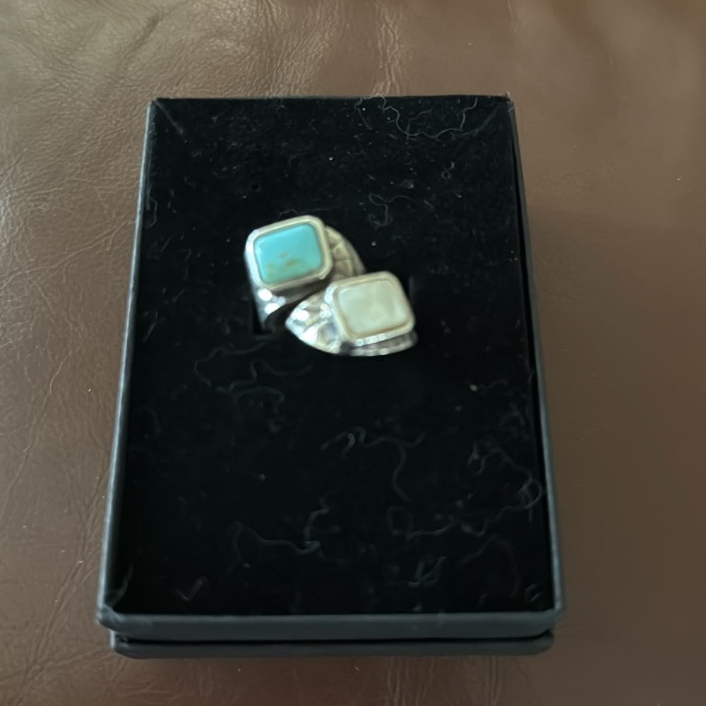Silver ring - Picture 2 of 5